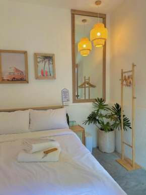 Akap Homestay - Nkd Standard Rm with 1 double size bed